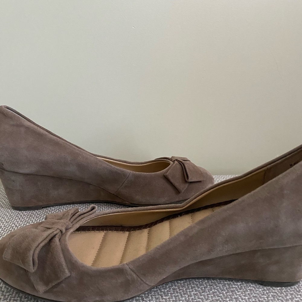 Me Too suede wedge size 9